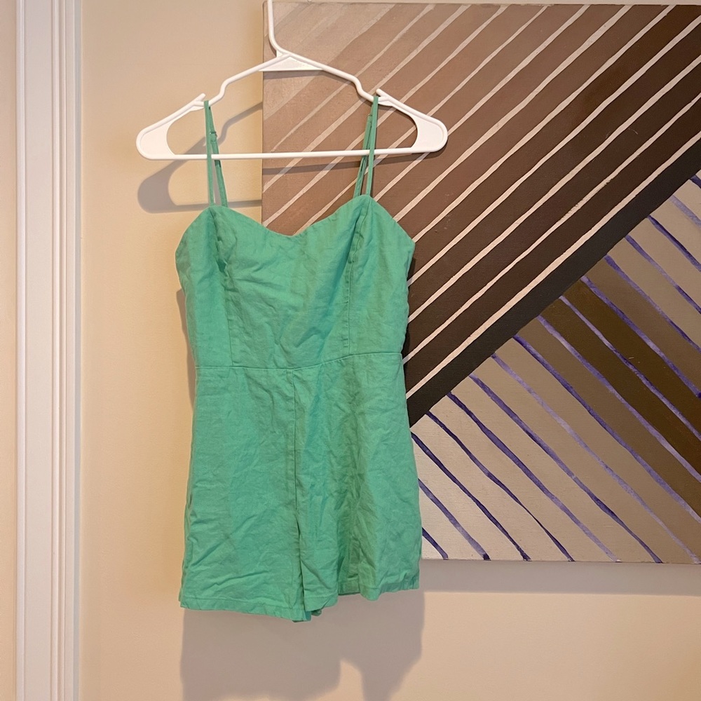 Fun, green romper! ๐ค๐ - Picture 2 of 6